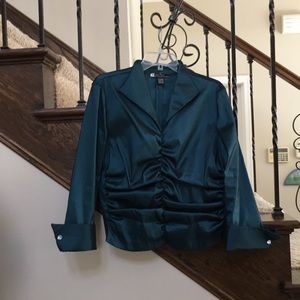 Green/blue fancy blouse, flattering fit